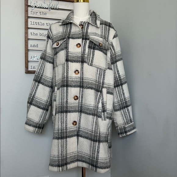 Wonderly Jackets & Blazers - Long Faux Wool Shacket/Jacket Gray & Ivory/White Large Plaid Pattern Lined Large